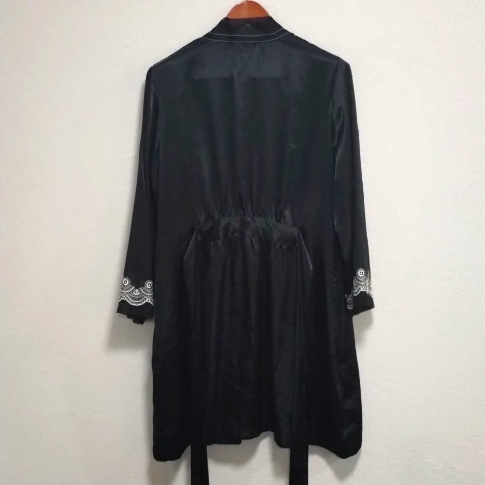 Morgan Taylor Intimates Black Robe - Picture 5 of 6